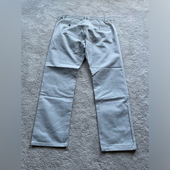 Men’s Dockers The Broken In Alpha Khaki Pants - Picture 2 of 9